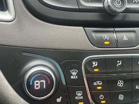 Used 2022 Chevrolet Malibu LT FWD image 13