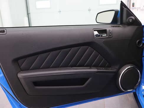 Used 2010 Ford Mustang GT Premium RWD image 34