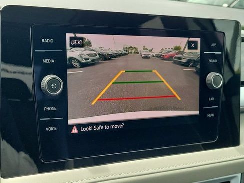 Used 2025 Volkswagen Taos SE FWD image 25