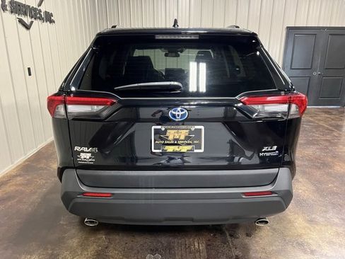 Used 2022 Toyota RAV4 XLE image 9