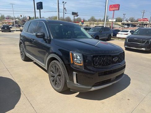 Used 2021 Kia Telluride EX w/ EX Premium Package image 2