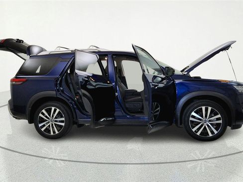 Used 2024 Nissan Pathfinder Platinum w/ Cargo Package FWD image 8