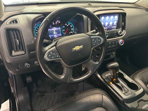 Used 2019 Chevrolet Colorado Z71 w/ Z71 Midnight Edition image 2