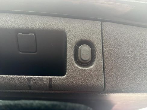 Used 2017 Cadillac Escalade Premium Luxury image 9