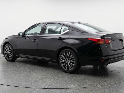 Used 2025 Nissan Altima 2.5 SV FWD image 6