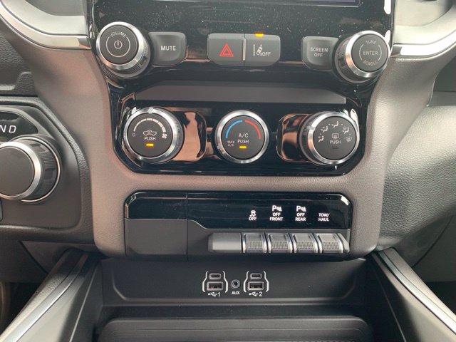 Used 2026 RAM 1500 Express AWD/4WD image 33