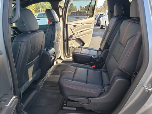 New 2026 Chevrolet Traverse RS w/ LPO, Floor Liner Package image 33