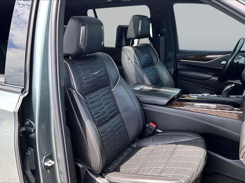 Used 2024 Cadillac Escalade ESV Sport Platinum w/ LPO, ONYX Package AWD/4WD image 9