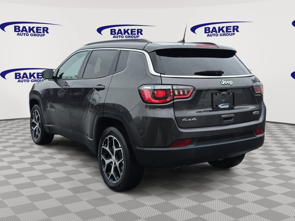 Used 2024 Jeep Compass Latitude AWD/4WD image 5