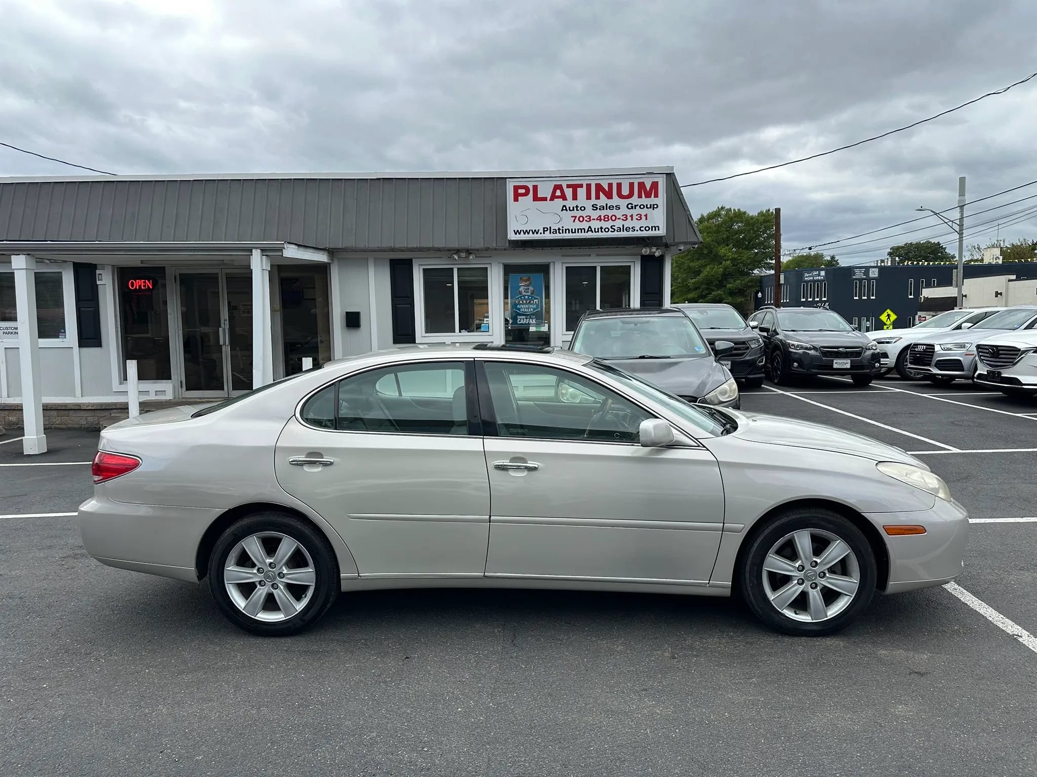 Used 2005 Lexus ES 330 w/ Preferred Accessory Pkg FWD image 4