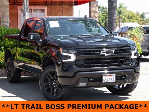 Used 2025 Chevrolet Silverado 1500 LT Trail Boss w/ LT Trail Boss Premium Package AWD/4WD image 2