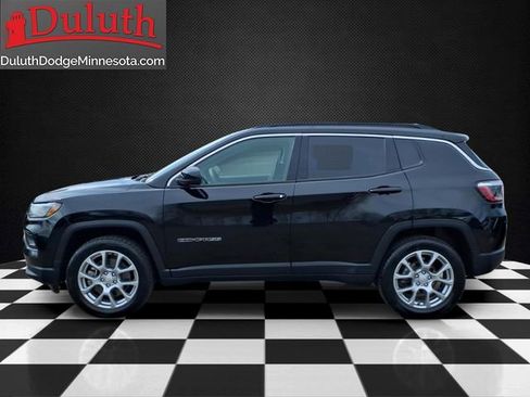 Used 2024 Jeep Compass Latitude AWD/4WD image 2