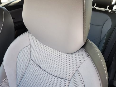 New 2026 Volkswagen Tiguan SE image 5