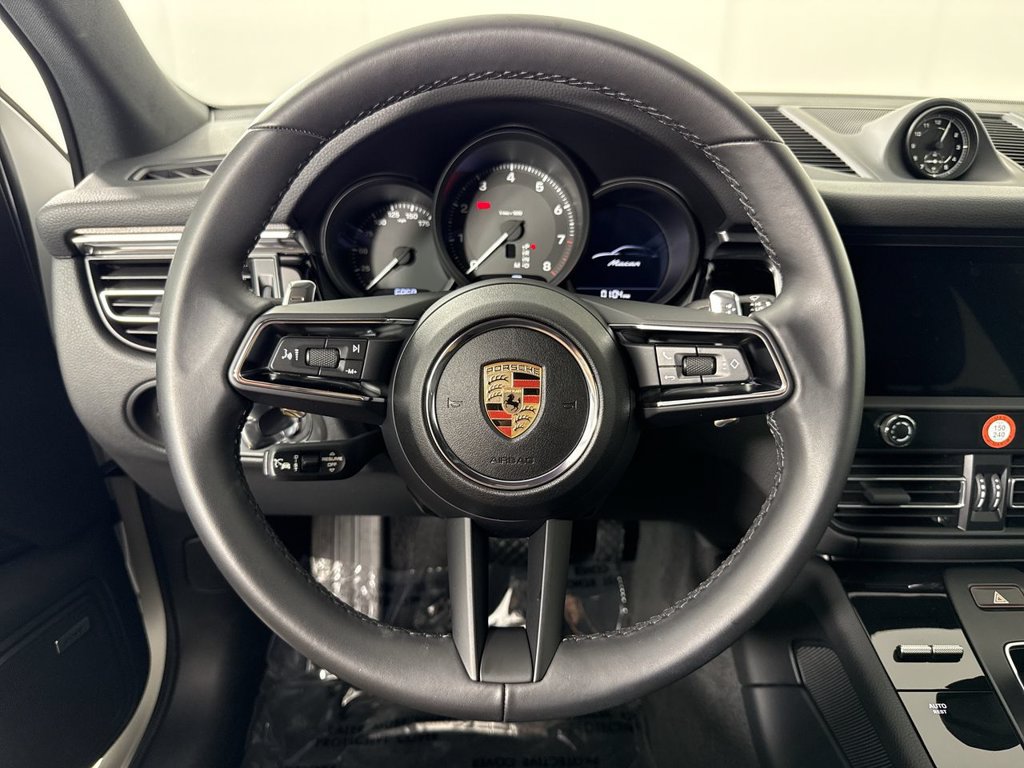 Certified 2025 Porsche Macan AWD/4WD image 36
