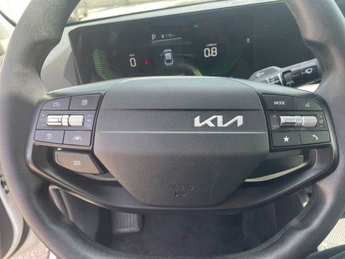 Used 2025 Kia K4 LXS FWD image 27
