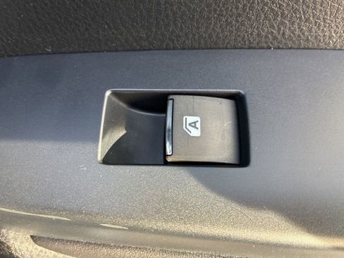 Used 2016 Toyota Highlander Limited image 30