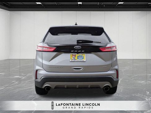 Used 2022 Ford Edge Titanium image 4