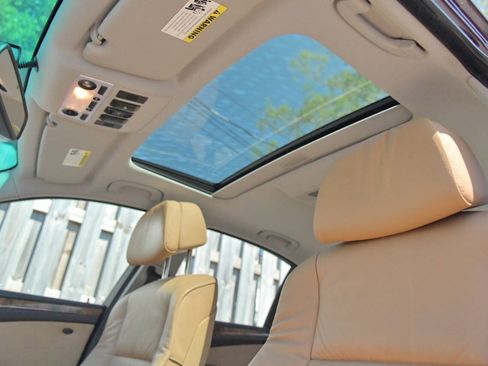 Used 2009 BMW 535i xDrive Sedan AWD/4WD image 25