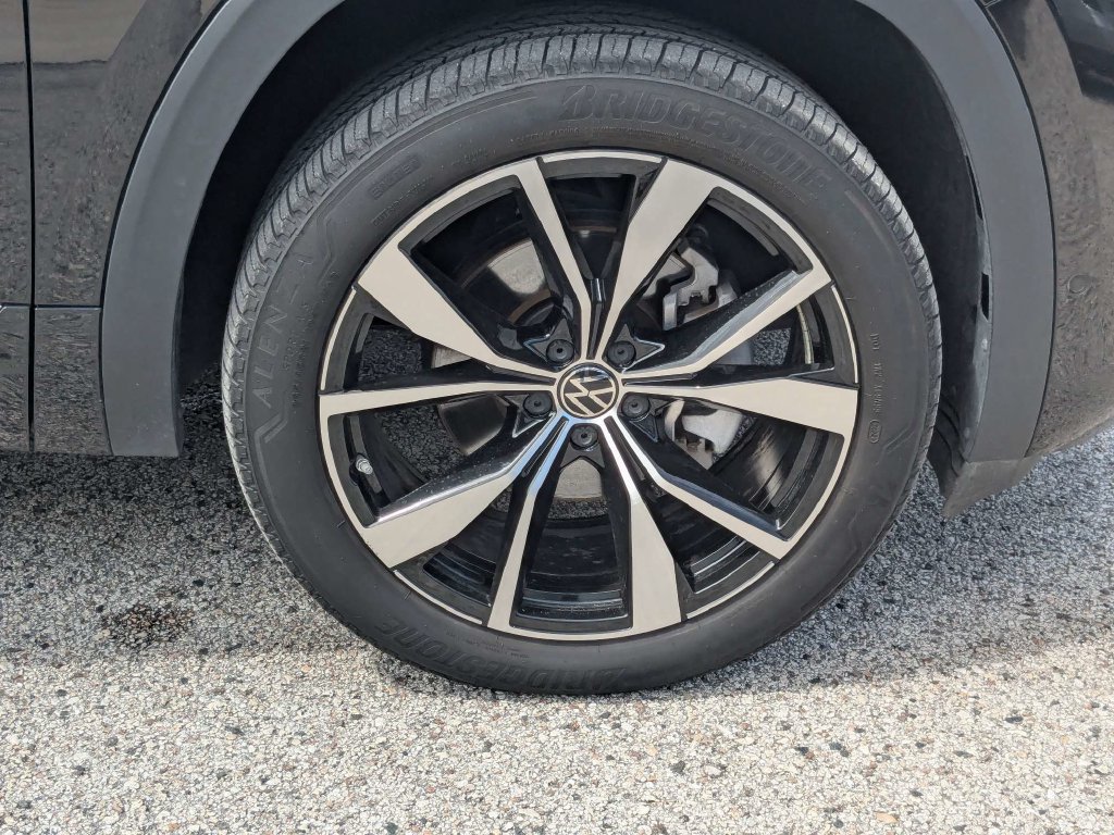 Certified 2025 Volkswagen Atlas SEL Premium R-Line AWD/4WD image 13