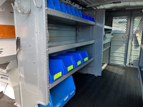 Used 2016 Chevrolet Express 2500 RWD image 15
