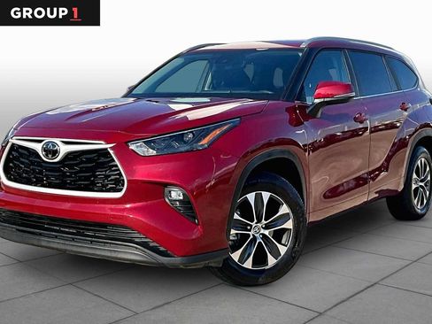 Used 2026 Toyota Highlander XLE AWD/4WD image 1