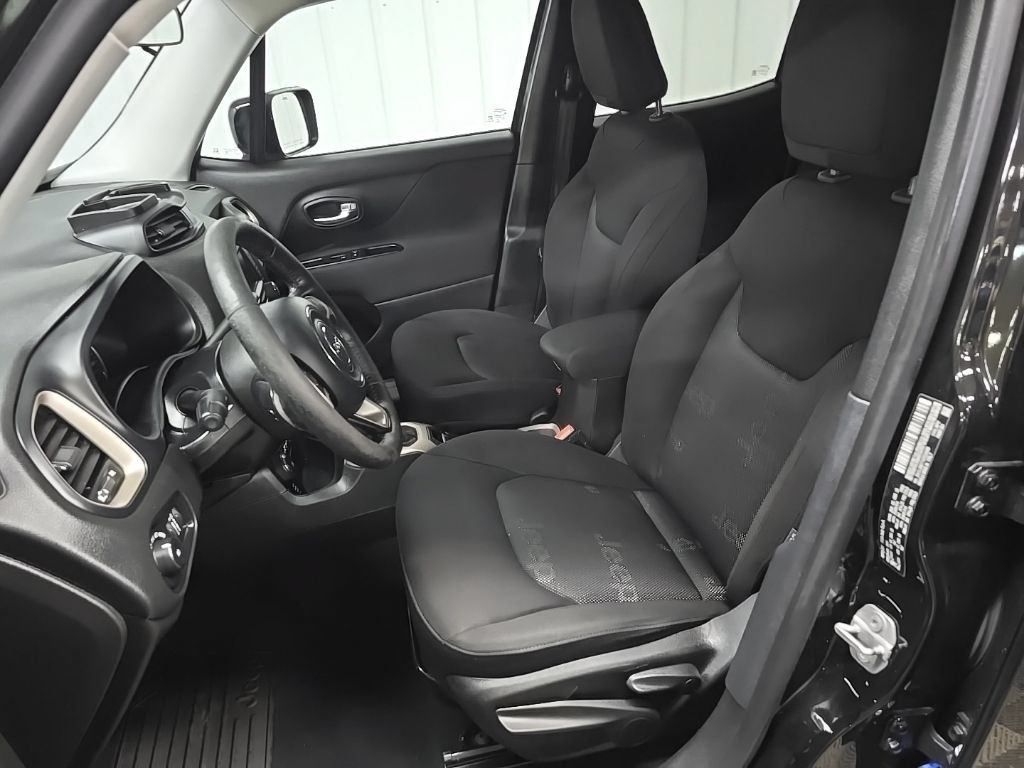 Used 2016 Jeep Renegade Latitude w/ Cold Weather Group AWD/4WD image 32