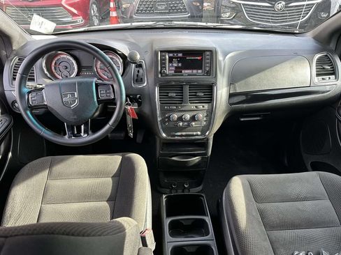Used 2017 Dodge Grand Caravan SE FWD image 14
