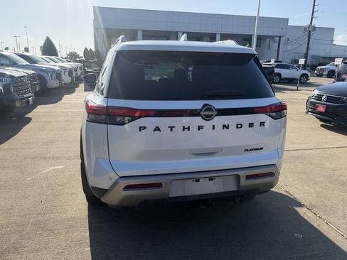 Used 2025 Nissan Pathfinder Platinum w/ Black Appearance Package FWD image 6