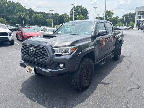 Used 2020 Toyota Tacoma TRD Sport AWD/4WD image 4