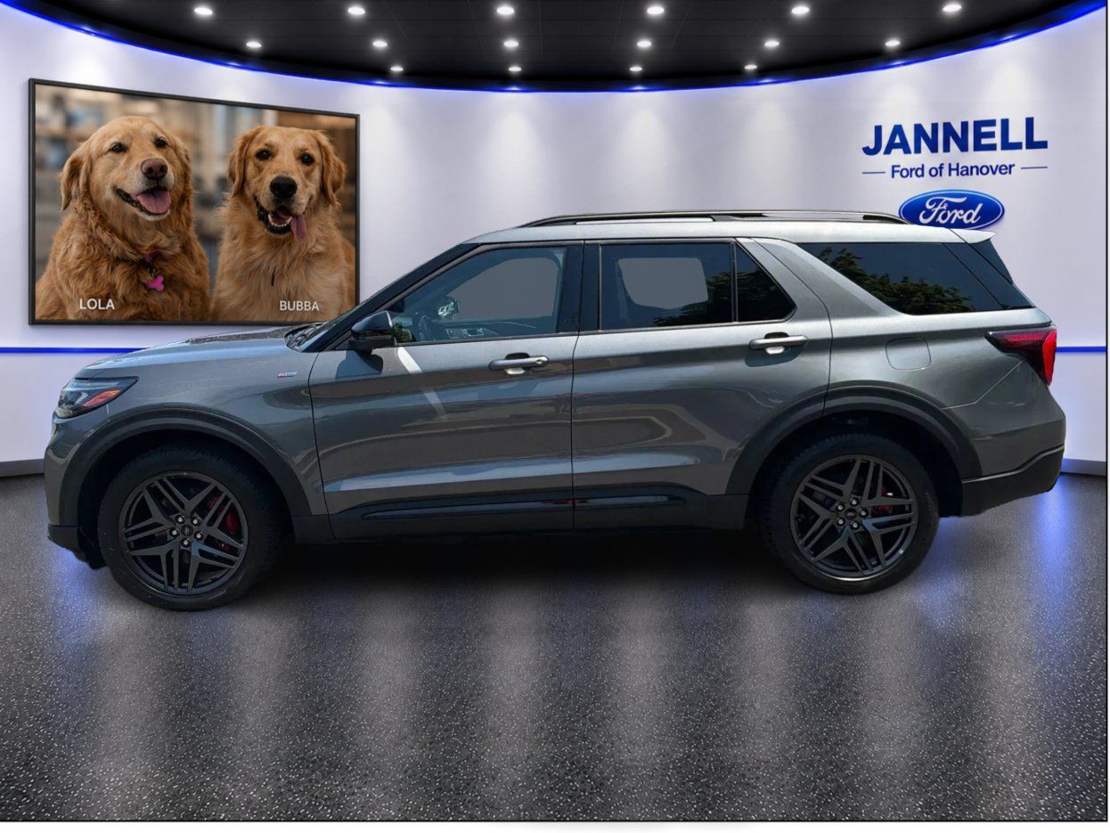 Used 2025 Ford Explorer ST-Line w/ ST-Line Street Pack AWD/4WD image 9