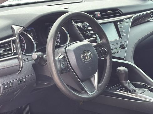 Used 2018 Toyota Camry LE FWD image 9