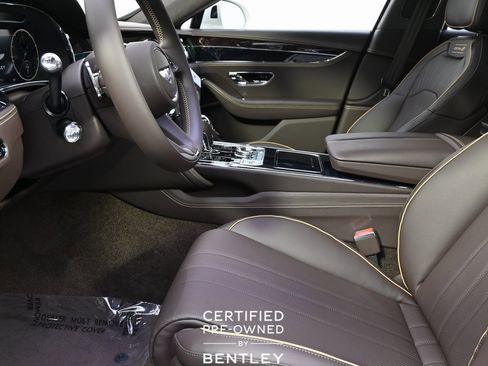 Used 2024 Bentley Flying Spur V8 image 14