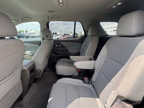 Used 2020 Chevrolet Traverse LT image 11
