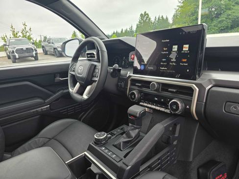 Certified 2025 Toyota Tacoma TRD Off-Road AWD/4WD image 10