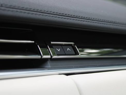 New 2026 Land Rover Range Rover Long Wheelbase SE AWD/4WD image 17