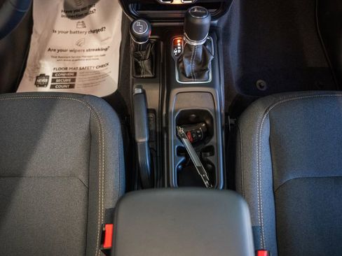 New 2025 Jeep Gladiator Sport image 25