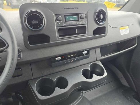 Used 2024 Mercedes-Benz Sprinter 4500 image 33