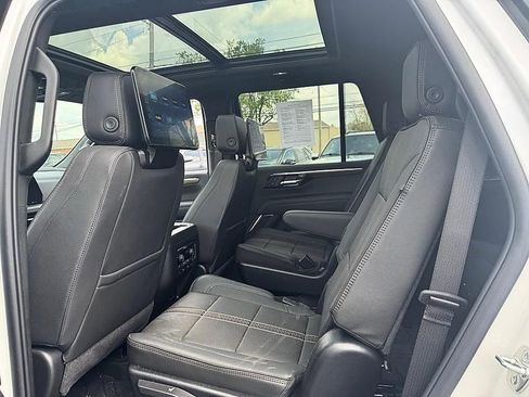 Used 2025 Chevrolet Tahoe High Country AWD/4WD image 9