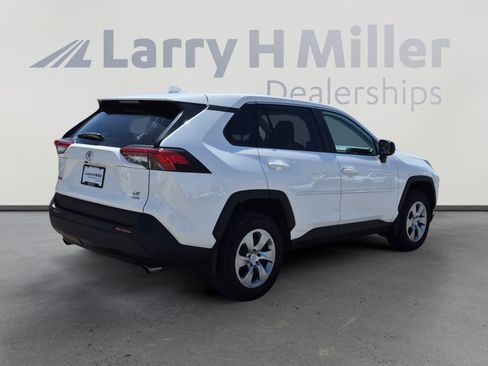 Used 2023 Toyota RAV4 LE AWD/4WD image 5