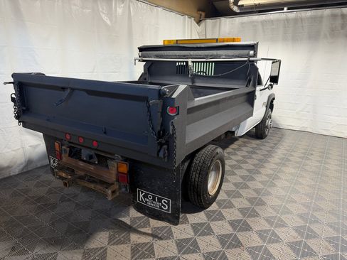 Used 2004 GMC Sierra 3500 W/T w/ Heavy-Duty Power Package image 14