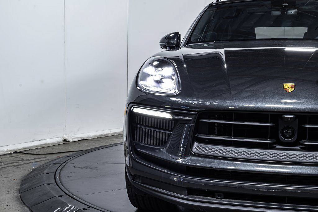 Certified 2025 Porsche Macan S AWD/4WD image 12