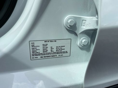 Used 2026 Tesla Model Y 2WD image 31