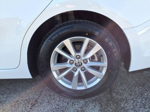 Used 2025 Toyota Camry LE image 40