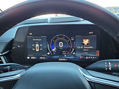 Used 2025 Chevrolet Suburban Z71 image 20