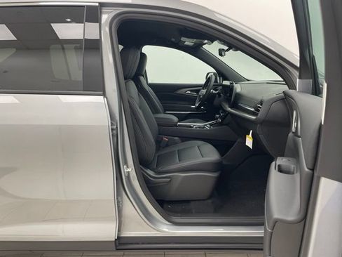 New 2026 Chevrolet Traverse LT w/ Driver Confidence Package AWD/4WD image 15