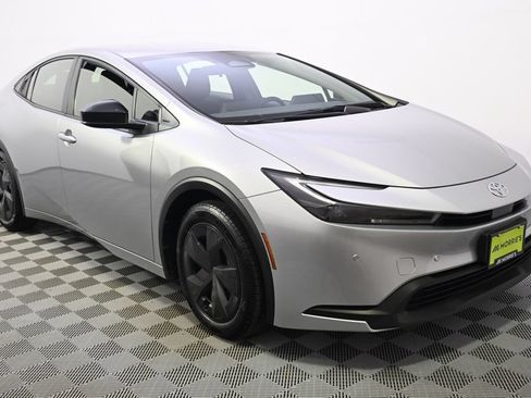 Used 2023 Toyota Prius LE FWD image 8