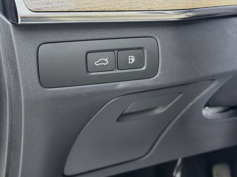 Certified 2025 Volvo XC90 T8 Ultra w/ Protection Package Premier AWD/4WD image 11