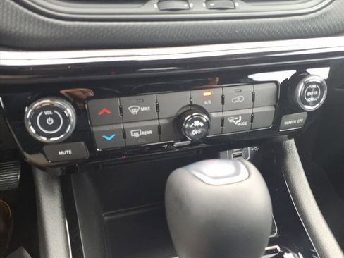 New 2026 Jeep Compass Latitude image 17