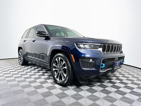 Used 2022 Jeep Grand Cherokee Overland w/ Advanced Protech Group III image 7