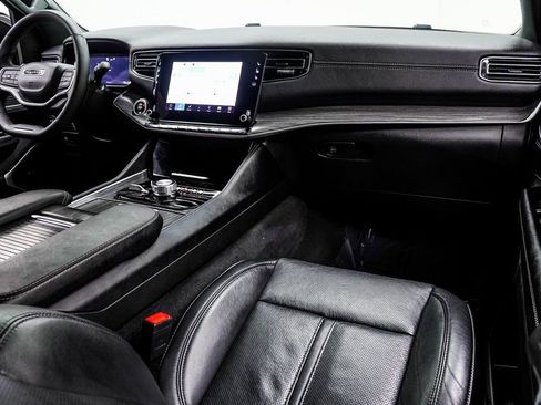 Used 2024 Jeep Wagoneer L Series II image 17